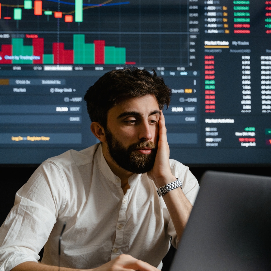 Investičný broker vs. finančný poradca